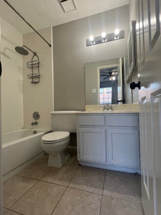 Photo - 736 Country Pl Dr Unidad E