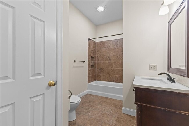 Photo - 51 N Champlain St Unidad Apt. 2 - Available Now