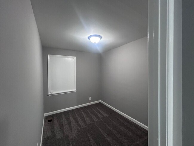 Photo - Baltimore - 2 Bedrooms + Den and 1 baths Available!