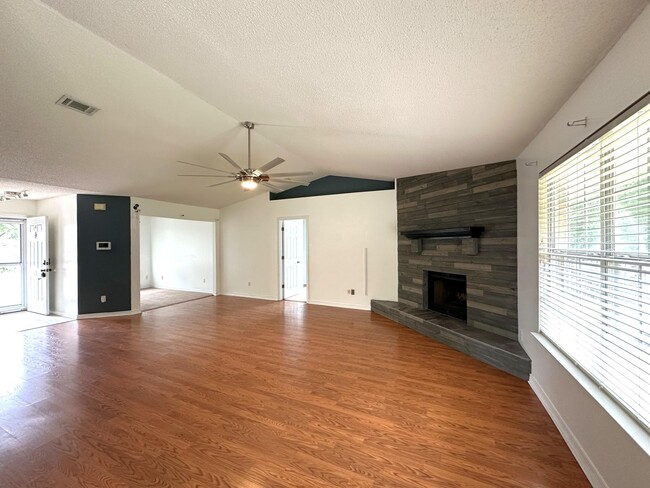 Photo - 139 Steeplechase Dr