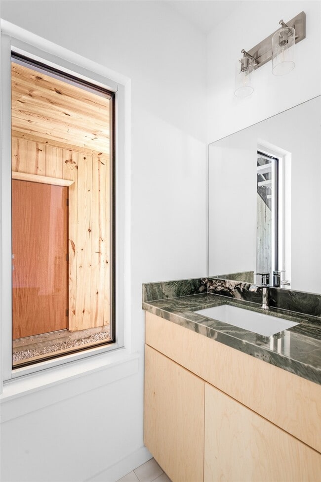 Photo - 4429 Woodside St