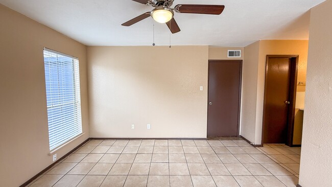 Building Photo - 13480 S Thorntree Dr Unit 316