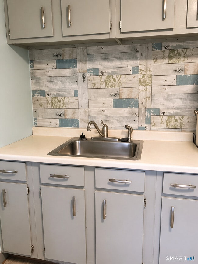 Photo - 103 Reynolds St