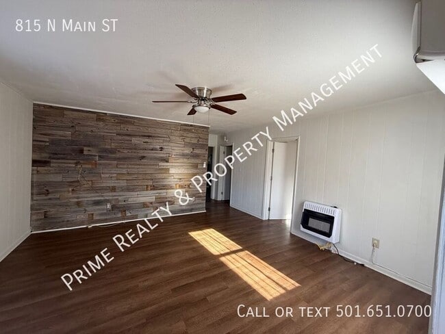 Photo - 815 N Main St