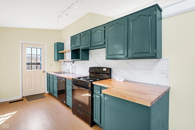 Photo - 131 Belaire Dr