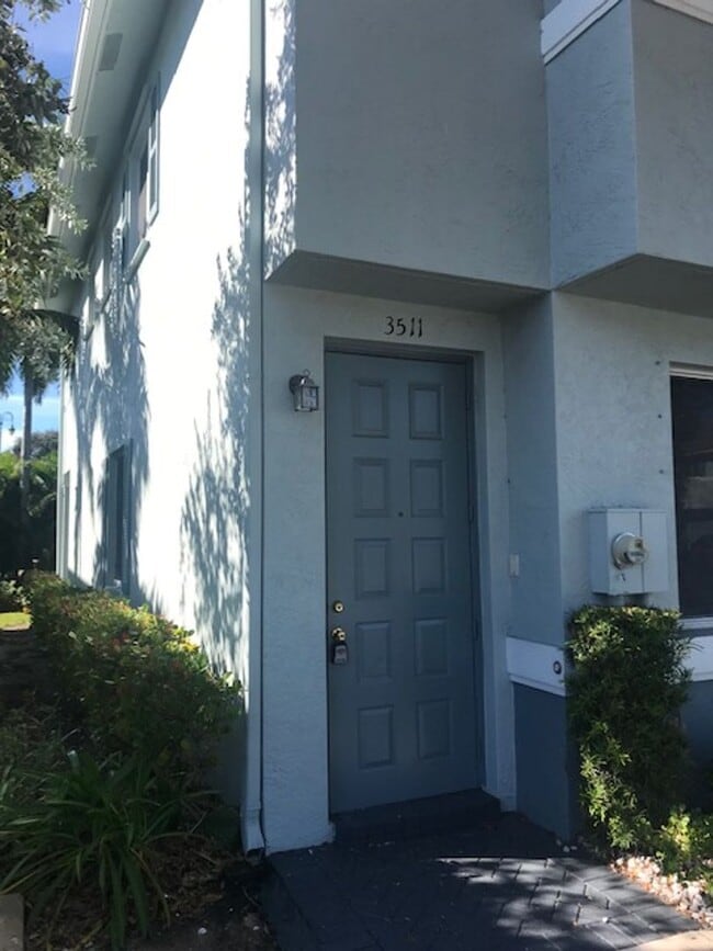 Building Photo - Rental unit