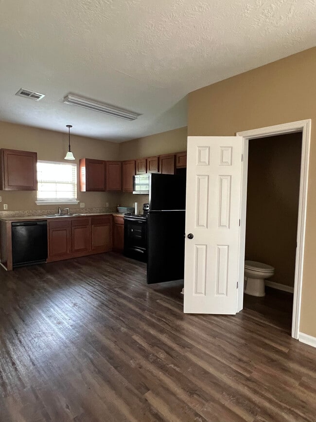 Photo - 935 Tallow Rd