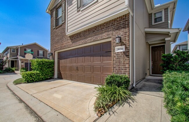 10214 Pinewood Fox Dr