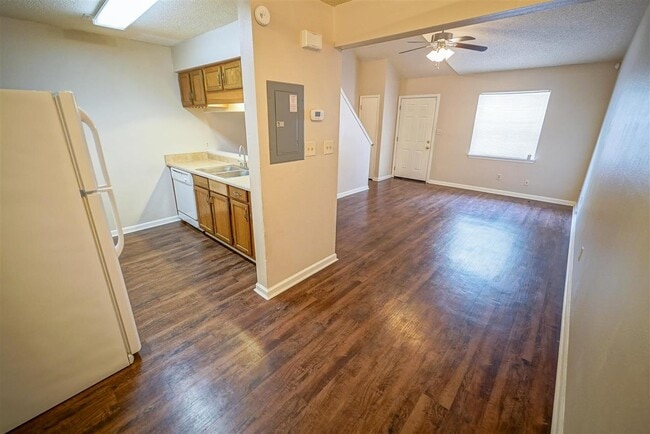 Photo - 2365 Parrot Ln