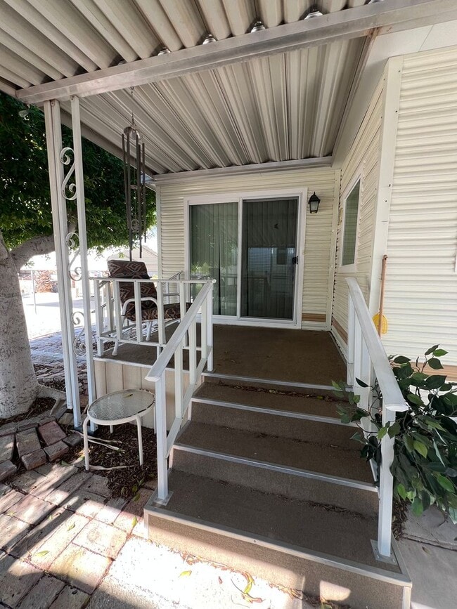 Photo - SHORT TERM FOOTHILLS RETREAT!