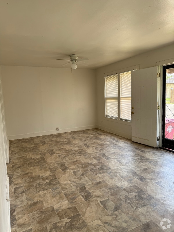 Building Photo - 306 N 5th St Rental