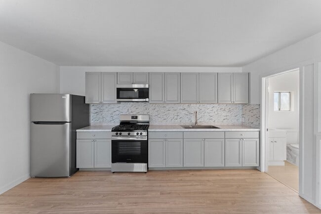 Photo - 910 Deodar Rd