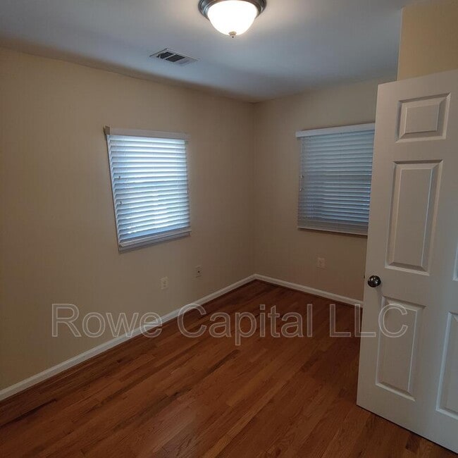 Photo - 2931 Stanton Rd SE