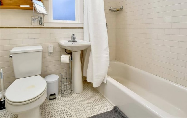 Photo - 2255 Market St