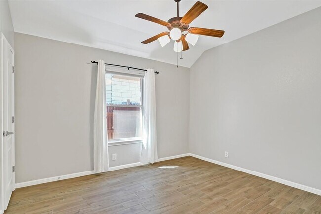 Photo - 180 Harris Dr