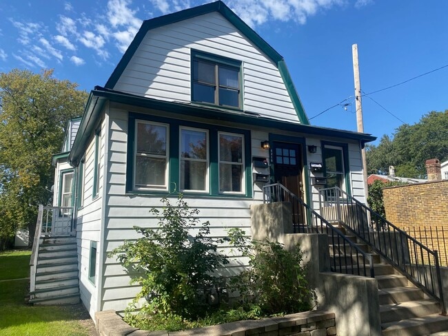 Building Photo - 4210 N Kilpatrick Ave Unit 1R