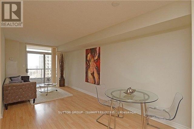 Photo - 3880 Duke of York Blvd Unité 2104