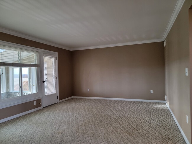 Photo - 502 W Newport Rd