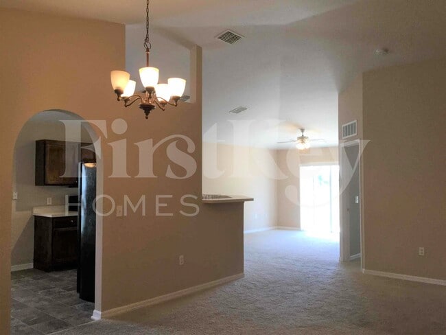 Photo - 425 Hammerstone Ave