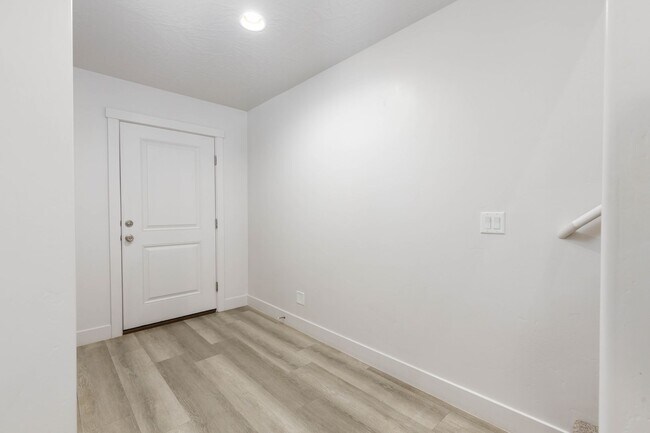 Photo - 3 bed / 2.5 bath / 2-car with washer/dryer/fridge 2019 built END UNIT!