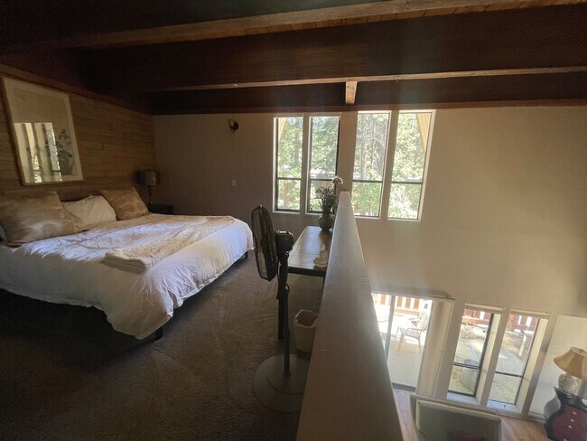 120 Country Club Dr