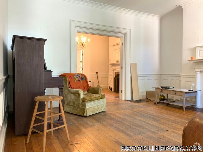 Building Photo - 1726 Beacon St Rental