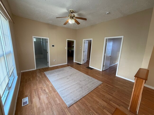 1606 N Elm St