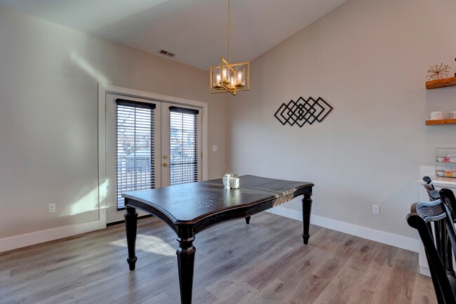 Photo - 855 Lincoln Dr