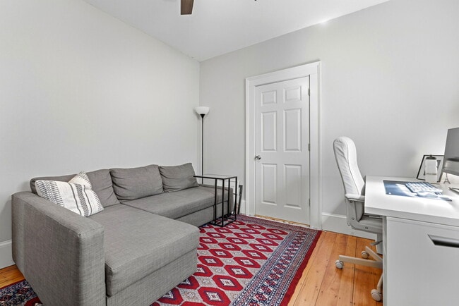 Photo - 722 E 2nd St Unit 2