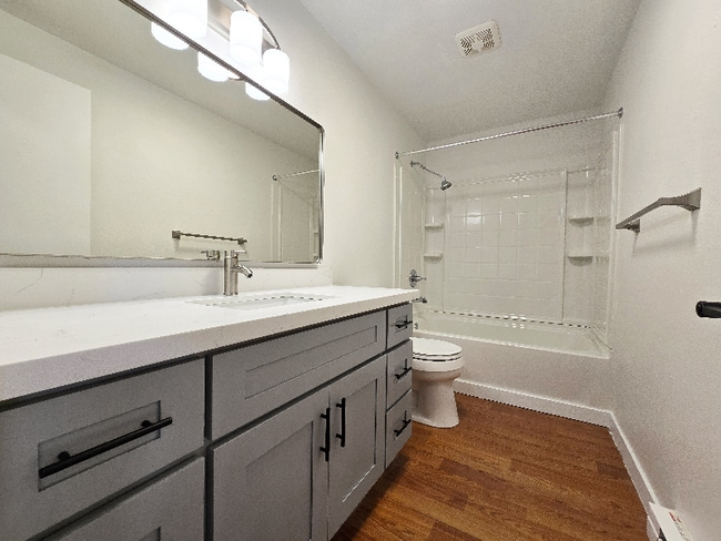 Photo - 9827 158th St E Unidad 2