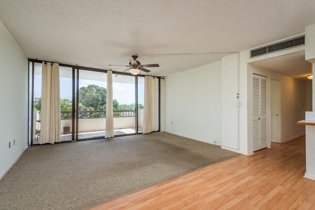 Photo - Harbor Oaks Place