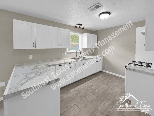 Photo - 620 Smelker Ave