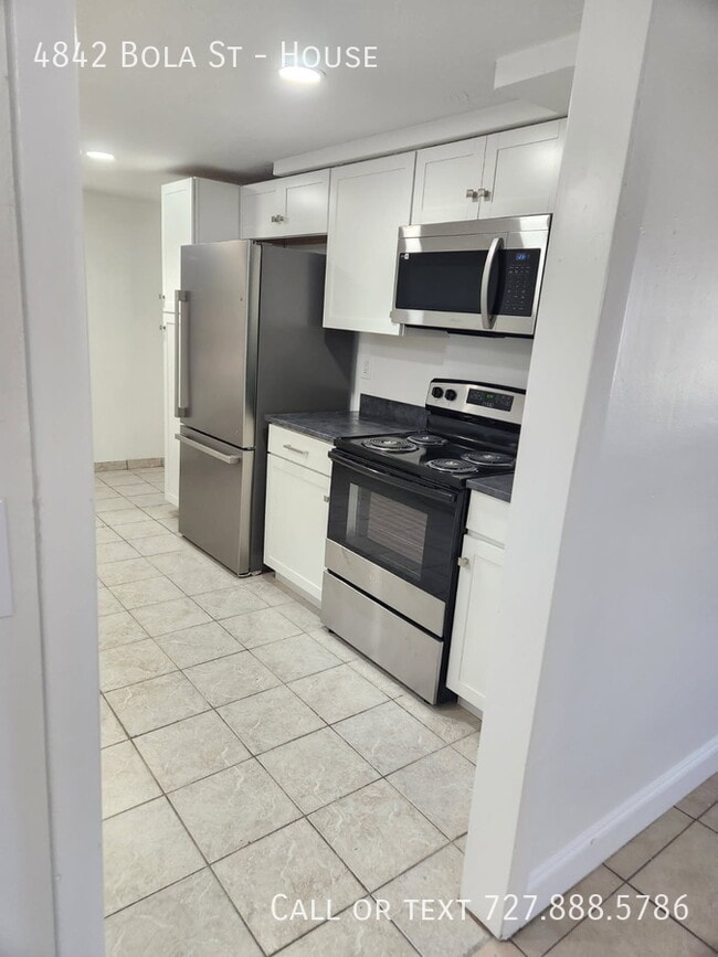 Photo - 4842 Bola St