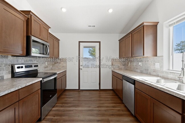 10326 W Salmonberry