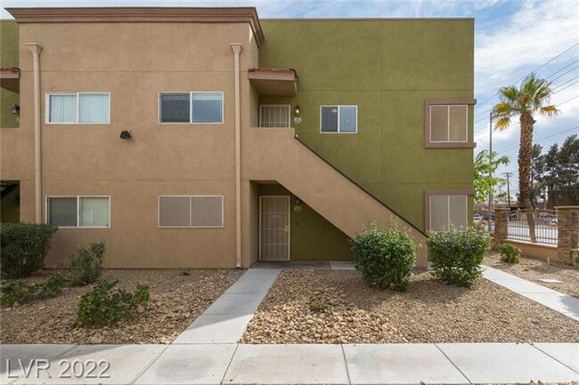 Building Photo - This beautiful 2 Bedroom and 2 Bath Condo in Northwest Vegas! Unit 202
