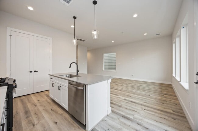 Photo - 6107 Campos Dr