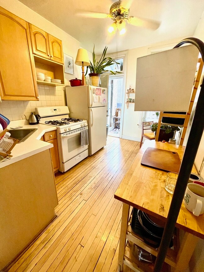 Photo - 1041 W Grand Ave Unit 3rd Floor