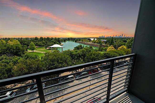 Photo - 1701 Simond Ave Ave Unit 438