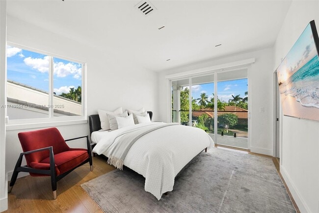 Photo - 3251 NE 164th St