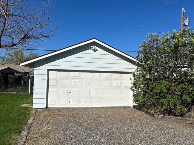 Photo - 617 Thayer Dr