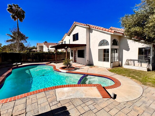 Beautiful 3BD/2.5BA with a pool and a view! - Beautiful 3BD/2.5BA with a pool and a view! Casa