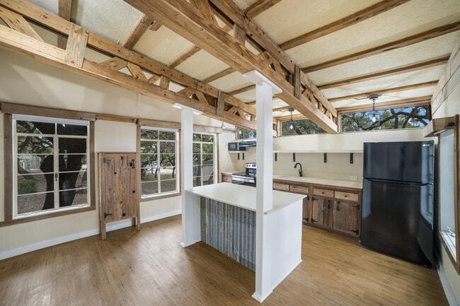 Building Photo - 19827 FM 306 Unit Lakeside Lodging  C