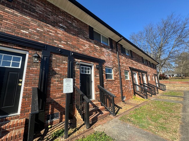 Nice Brick 2/1 Apartment in Cave Spring- $995 - Nice Brick 2/1 Apartment in Cave Spring- $995