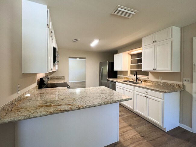 Photo - RECENTLY UPDATED 4/2 House with in Pine Es...