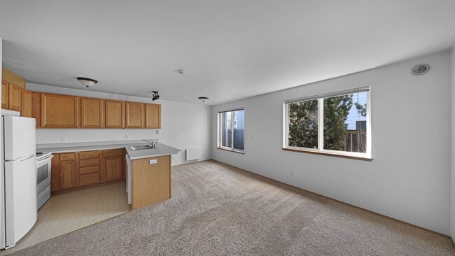 Photo - 434 S Oak Harbor St