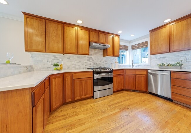 Photo - 1022 Taylor Ave N