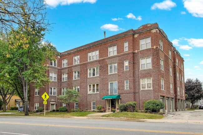 Building Photo - 600 N La Grange Rd