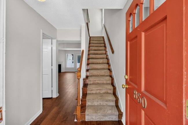 Photo - 850 Colony Dr