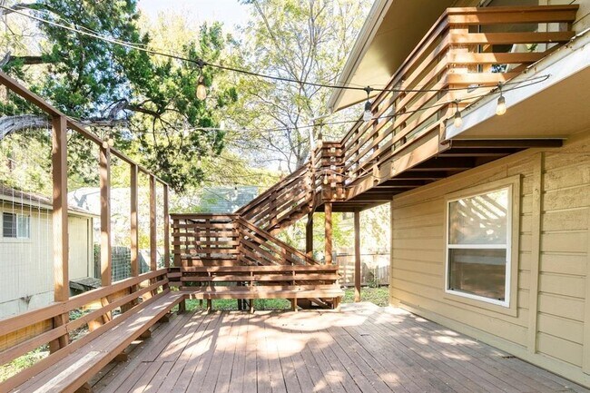 Photo - 1711 Deerfield Dr