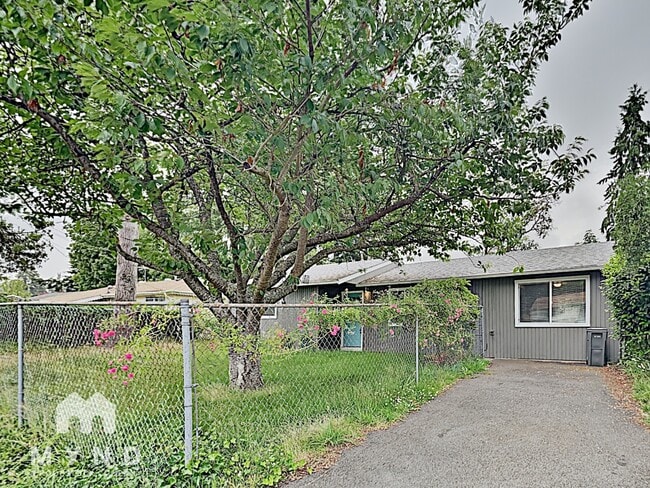 Building Photo - 30548 5th Ave SW Rental